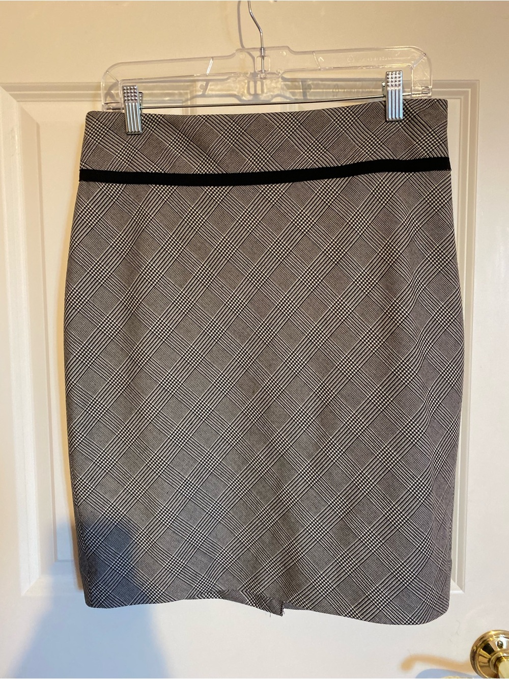 The Limited black white plaid knee length pencil skirt, size 8 NWT